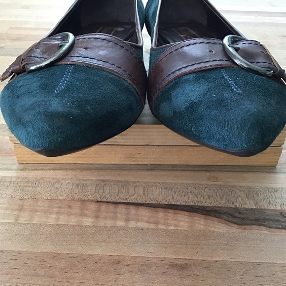 Chocolat Blu green suede and leather pointed toe 1 inch heel pumps. Size 41/ 9.5 - Picture 4 of 10